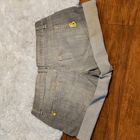 Bisou Bisou Gray‎ Jean Shorts with Yellow Accents Size 6 - Picture 2 of 5